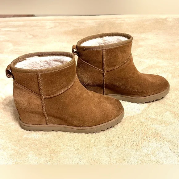 UGG Classic Mini Wedge Bootie - Picture 10 of 10